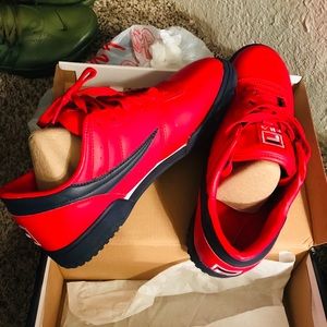 Men size 9 FILA Red Original Fitness , $50
